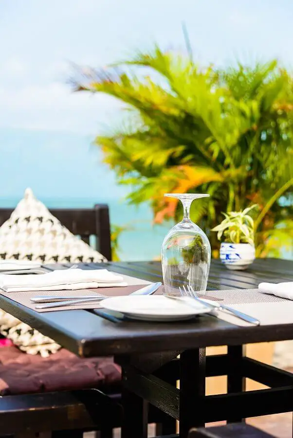 Enjoy delicious culinary with beachfront setting