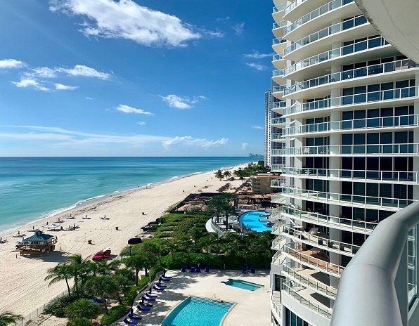 Family-Resorts-in-Miami-dron